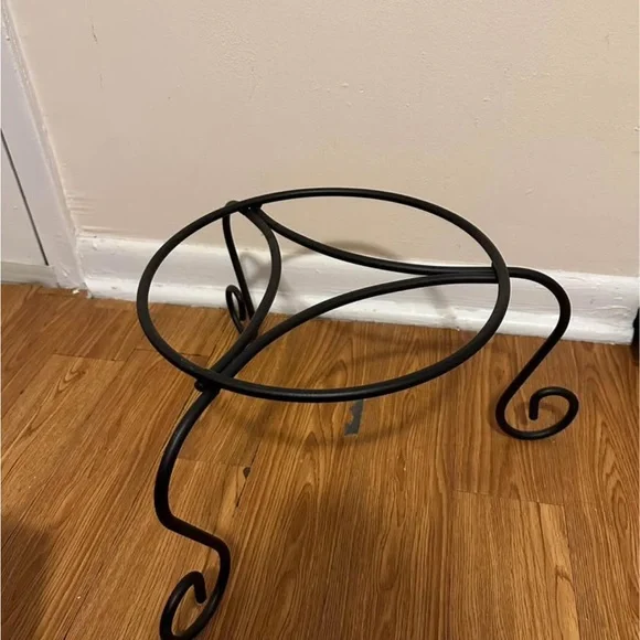 Vigoro Black Metal Plant Stand - Picture 3 of 3